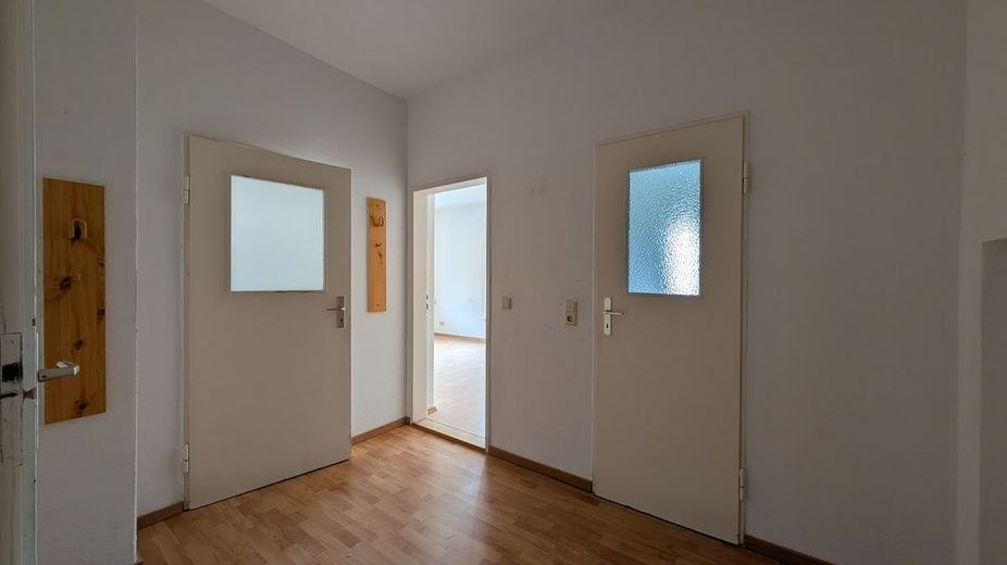 EUTRITZSCH + 2 RAUM + 2. OBERGESCHOSS + AB JULI – Flur