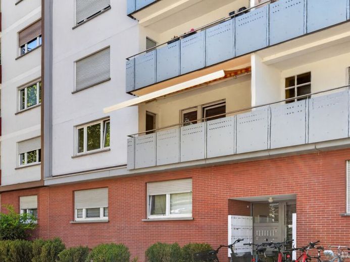 Prestijli Konum & Doğu Balkonu: 1. katta 52 m² büyüklüğünde büyüleyici kat mülkiyetli daire – Fotoğraf 1
