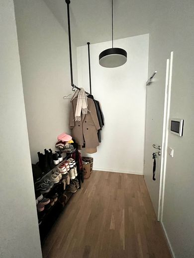 Moderne 3-Zi-Wohnung mit 2 Balkonen, hohen Decken uvm. – Eingangsbereich