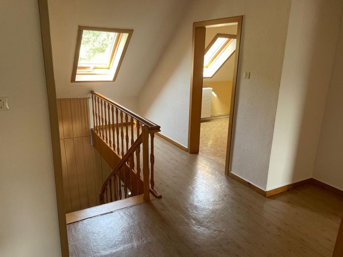 Encantadora casa unifamiliar de 7 habitaciones con terraza y jardín en alquiler – Foto 9