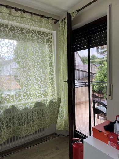 Charmantes Reihenendhaus in Kirchheim am Neckar – Zugang zum Balkon 2 Schlafzimm