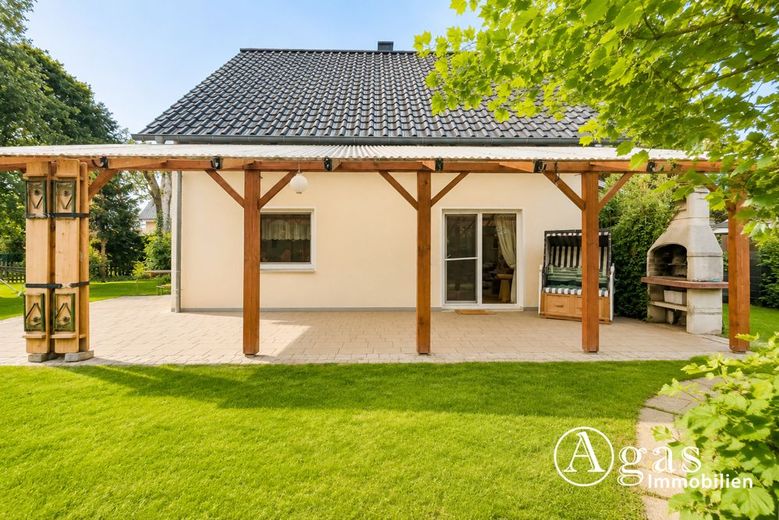 4-Zimmer-Einfamilienhaus mit liebevoll gepflegtem Garten und großer Terrasse in Fredersdorf Nord – Tarrasse