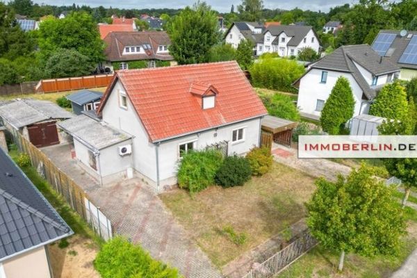 IMMOBERLIN.DE - परिवार-अनुकूल स्थान! आकर्षक स्थानिक विशेषताओं और निर्माण क्षमता वाला घर