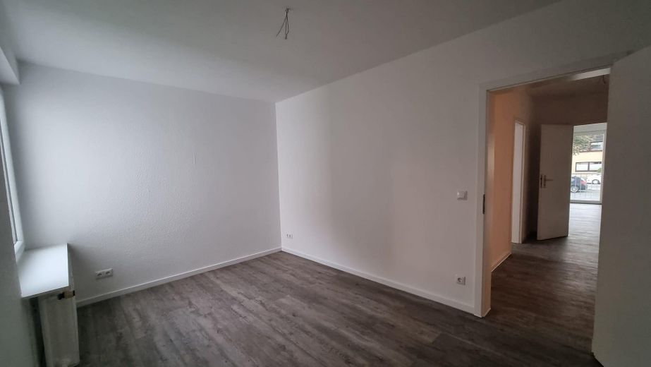 Helle 63m²-EG-Wohnung, frisch renoviert,  mit 3 Zimmern und neuer EBK – Schlafzimmer