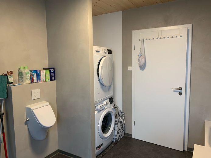Wohnungen im 1 OG 80m² – Urinal/ Platz für Waschm. u. T
