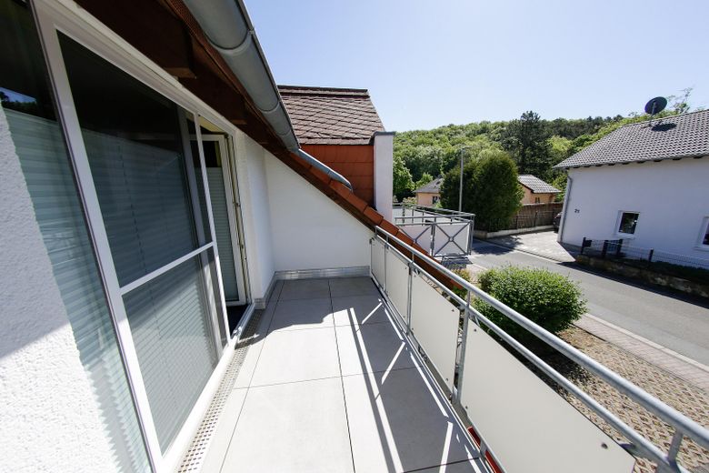 Viel Platz, viel Grün, kein Stress: Ihr neues Zuhause am Waldrand – Elternzimmer-Balkon