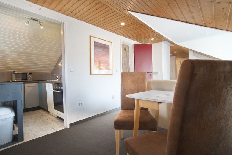 Acogedor y atractivo apartamento abuhardillado con un maravilloso balcón, en una zona residencial tranquila y con buenas posibilidades de aparcamiento – 515eb334a571d71fc39d90ac4d622d2155638806.jpg