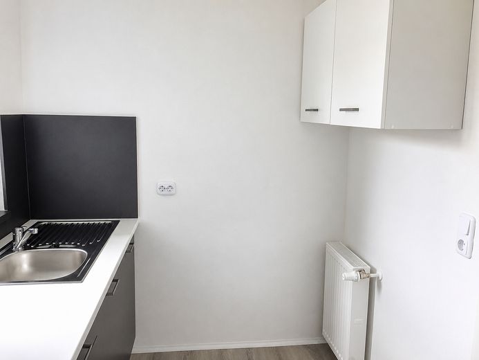 Appartamento con 1 camera, loggia e garage – senza provvigione – Küche_3