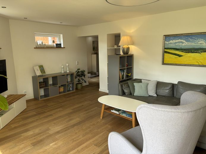 Charming end-terrace house with generous plot in Kaltenkirchen – Wohnzimmer Anbau