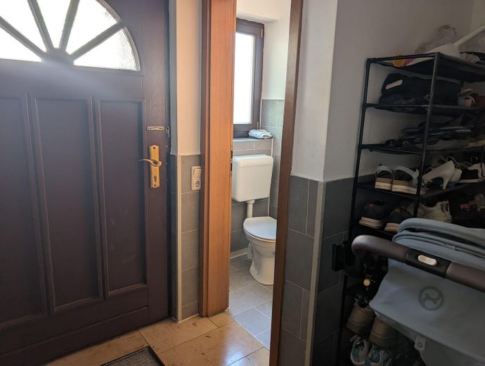 Gepflegte 6 Zimmer 152 qm DDH mit Garage und Garten in 91088 Bubenreuth – Gäste WC