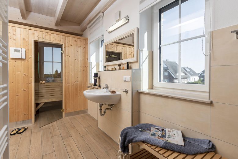 Bad im OG mit Sauna