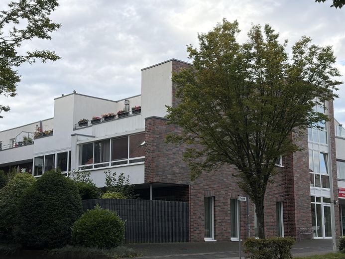 Reserviert!! Bitte keine weiteren Anfragen für Penthouse-Wohnung mit großer Terasse – Wohnung 2. OG