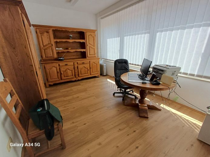 Veelzijdig bruikbaar commercieel vastgoed (kantoor, praktijk, hal, studio, ambacht, handel). 1a-locatie – Raum 7/Teeküche, Büro ca. 16qm