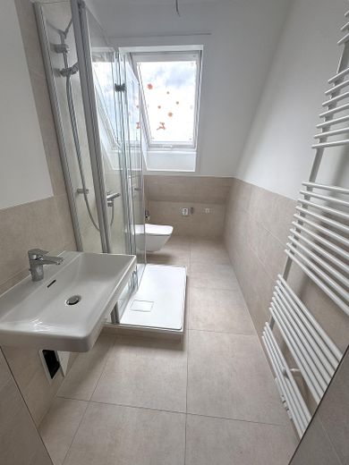 Harika konumda yenilenmiş 3,5 odalı daire - taşın ve rahat et – Badezimmer