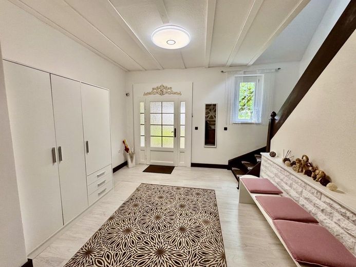 HORN IMMOBILIEN + großzügiges und elegantes Einfamilienhaus mit Einliegerwohnung und Garage in Gartz – Eingangsbereich