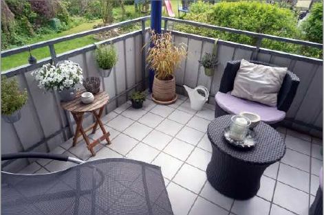 Überdachter Südwest-Balkon