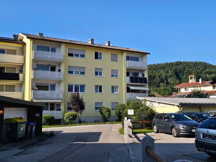 Zufahrt und Hausansicht