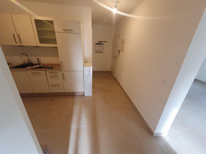 Tranquillo appartamento di 2 locali con terrazza e garage – Küche und Flur