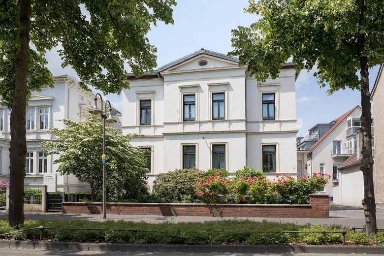 Straßenansicht frontal