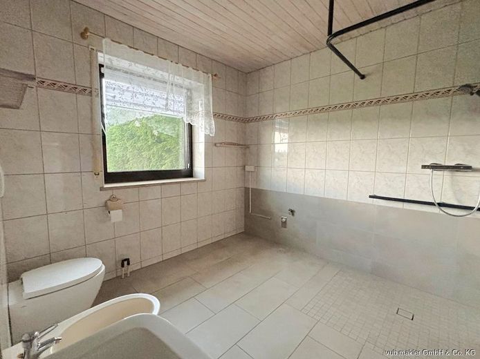Stilvolles Einfamilienhaus mit Einliegerwohnung und großzügigem Grundstück in Arzberg – VUB0002479-8