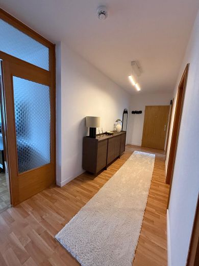 Appartement 3 pièces en Weststadt – 74 m², rénové, balcon, avec potentiel de valorisation – Flur