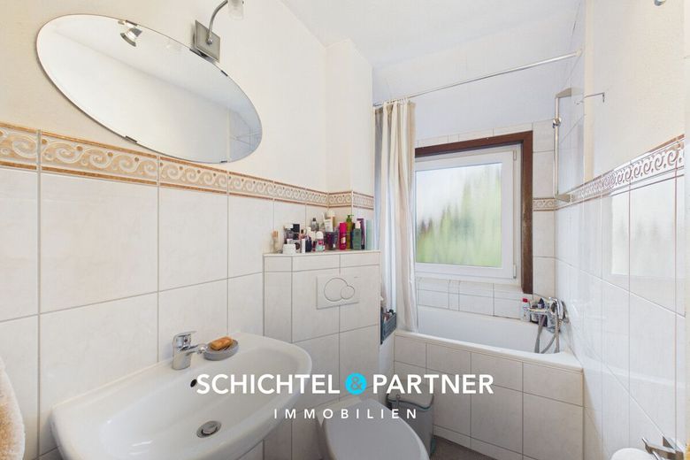 Fähr-Lobbendorf | Anlegerwohnung mit 3 Zimmern und saniertem Gebäude – S&amp;P | Badezimmer