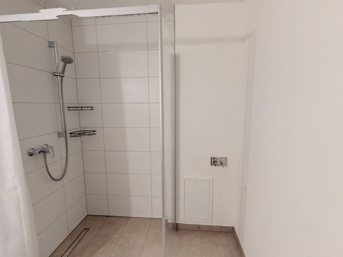 2-kamer-nieuwbouwwoning met TERRAS en ingerichte keuken op loopafstand van het Kurpark – Ansicht II: Bad