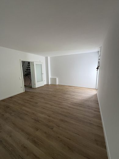 Yenilenmiş ikiz ev, garaj ve teras – Stieghorst – Wohnzimmer EG