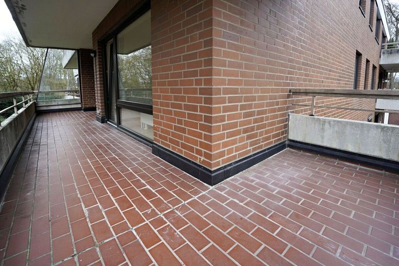 Wohnen am Stadtpark Langenhagen: Gut geschnittene Wohnung mit großem Balkon und Garage – Balkon Ansicht II