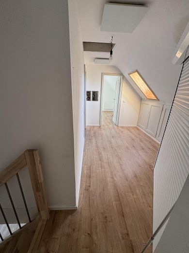 Vivienda bifamiliar en Stuttgart-Sillenbuch – DG Flur
