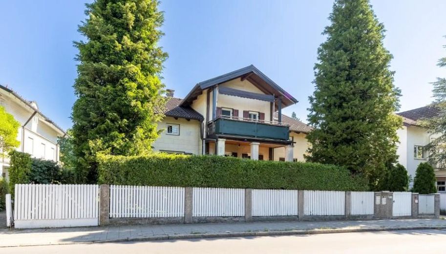 Charmantes freistehendes renovierungsbedürftiges Einfamilienhaus/Kapitalanlage von Privat – Photo 1
