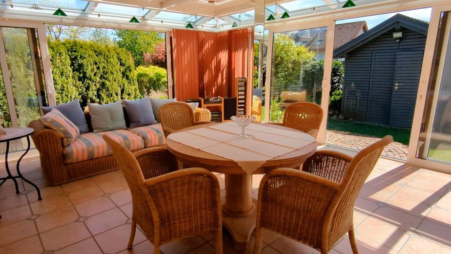 Exceptional Detached House in a Dream Location on the Edge of Open Fields – Wintergarten
