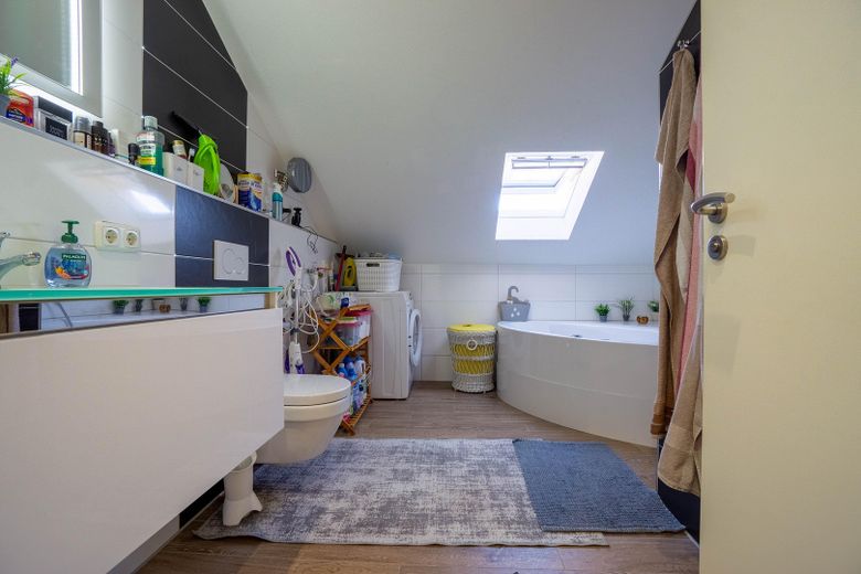 3-Zimmer-Dachgeschosswohnung mit Bergblick – Foto 5