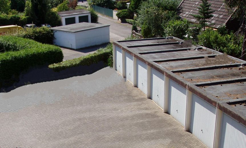Garagenhof auf Grundstück