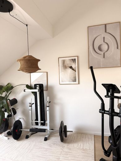 Exklusive neuwertige Traumwohnung: Klimatisiert, voll möbeliert - – Fitness/ 2. Schlafzimmer