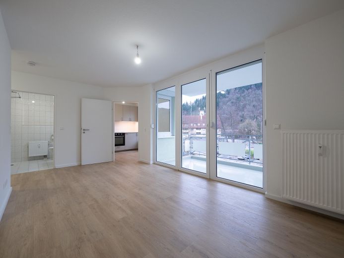 Helle 1,5-Zimmer-Wohnung in der Seniorenwohnanlage Papiergässle im Herzen von Waldkirch – Wohnbereich