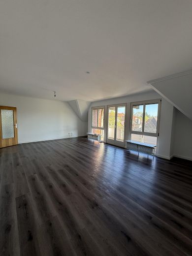 Exklusive Penthousewohnung mit Dachterrasse in bester Innenstadtlage von Rotenburg (Wümme) – Wohn-/Esszimmer