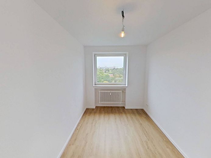 Große 4-Zi.-Whg. mit BALKON und Wannenbad in Lübeck-Buntekuh – Schlafzimmer III