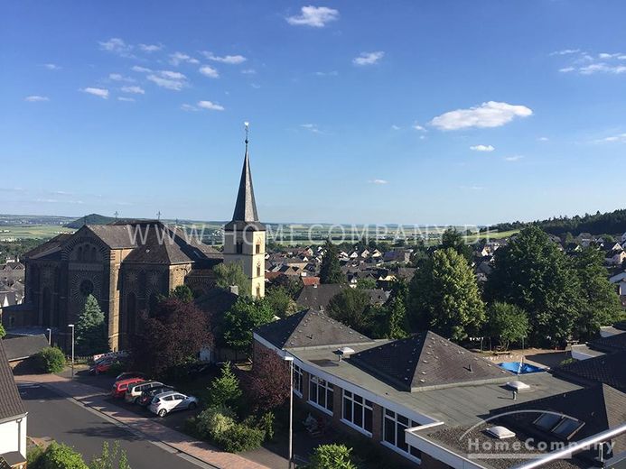 Helle Dachgeschoss- Wohnung „Panoramablick“ in einem modernen und komfortablen Mehrfamilienhaus in Nickenich bei Andernach! – 2de30a41b11a69753dac240d2d43540a66047f15.jpg