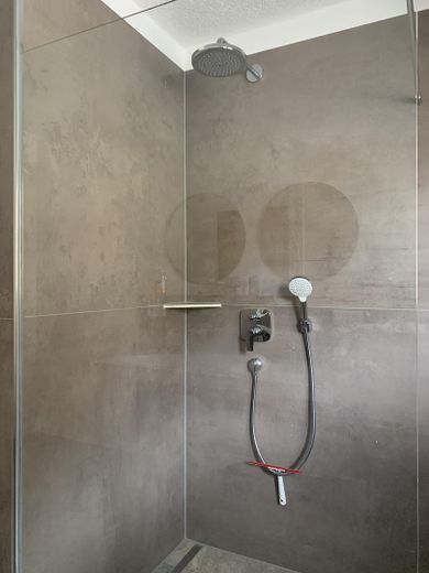 Casa atractiva con 6,5 habitaciones y cocina equipada en Fridingen – Badezimmer EG