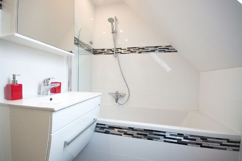 Spacious apartment with two bedrooms and internet access, very good public transport connections – a73ba6db24d53f77ec5d69324f849b2bf342c7a2.jpg