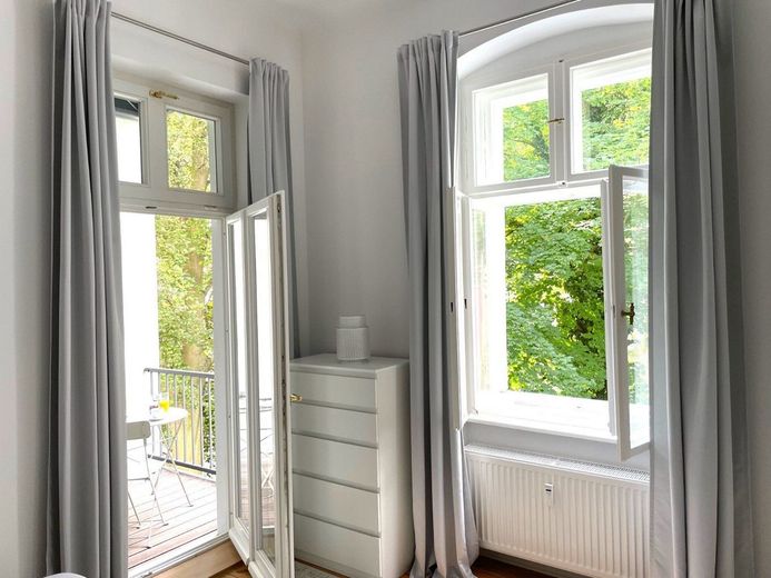 Tiergarten, prima occupazione, tranquillo appartamento di 2 locali in edificio d’epoca completamente arredato – Foto 2