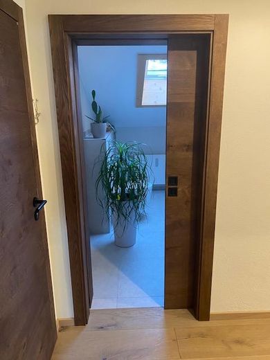 Schiebetüre zum Badezimmer