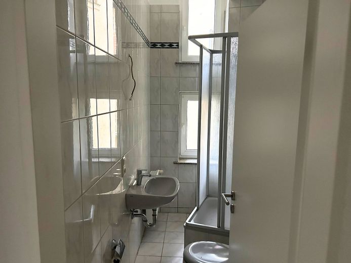 Modern single apartment in the southern city center – Bad