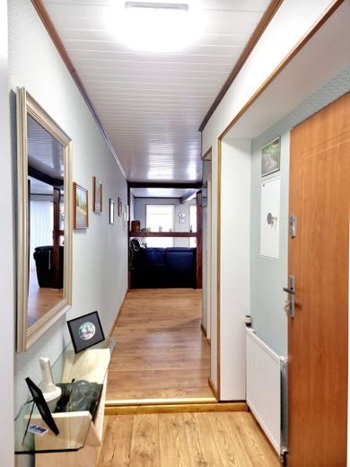 Stadthaus mit drei Ferienwohnung oder Monteuswohnung – Whg. 1 - Flur zum Wohnzimmer