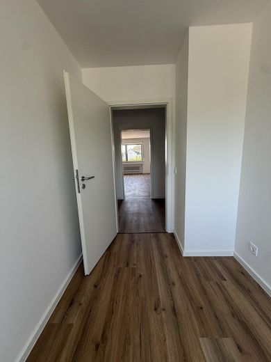 Köln Weiden’de kullanışlı yerleşim planına sahip modern 3 odalı daire – Fotoğraf 15