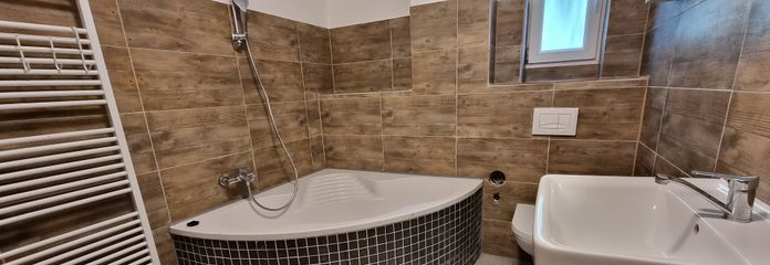 Sehr schöne teilmöblierte 4 Zimmer 103 qm DG Maisonette Wohnung mit EBK, Balkon usw. – Schönes großes Badezimmer 