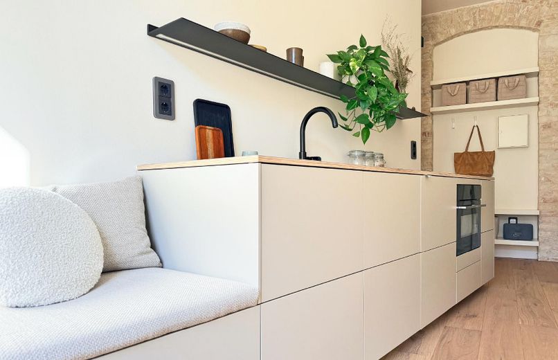 Appartamento ristrutturato con cura dei dettagli nel cuore di Prenzlauer Berg, libero da subito e senza provvigione – Küche + Design