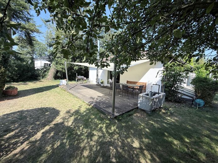 Exklusive möblierte Doppelhaushälfte mit 175 m², großem Privatgarten und Loftcharakter in Gräfelfing – Garten und Terrasse