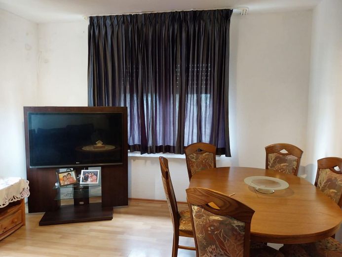 3 Familienhaus zu verkaufen – EG